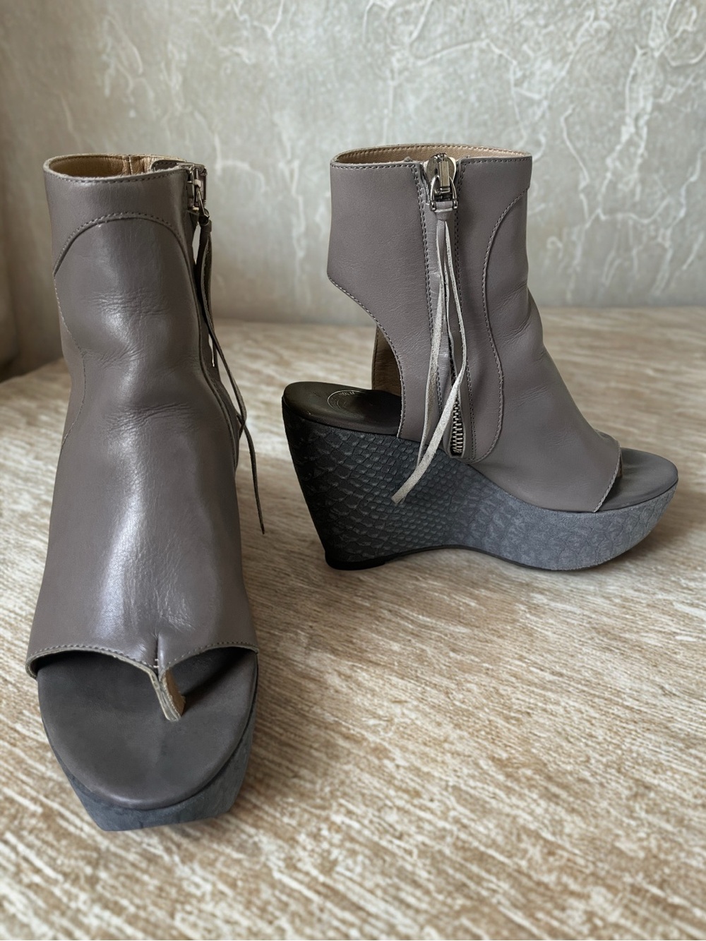 VTG 2011 Acne Studios Stockholm Taupe Gray Open-Toe Platform Wedge Booties Sz 36